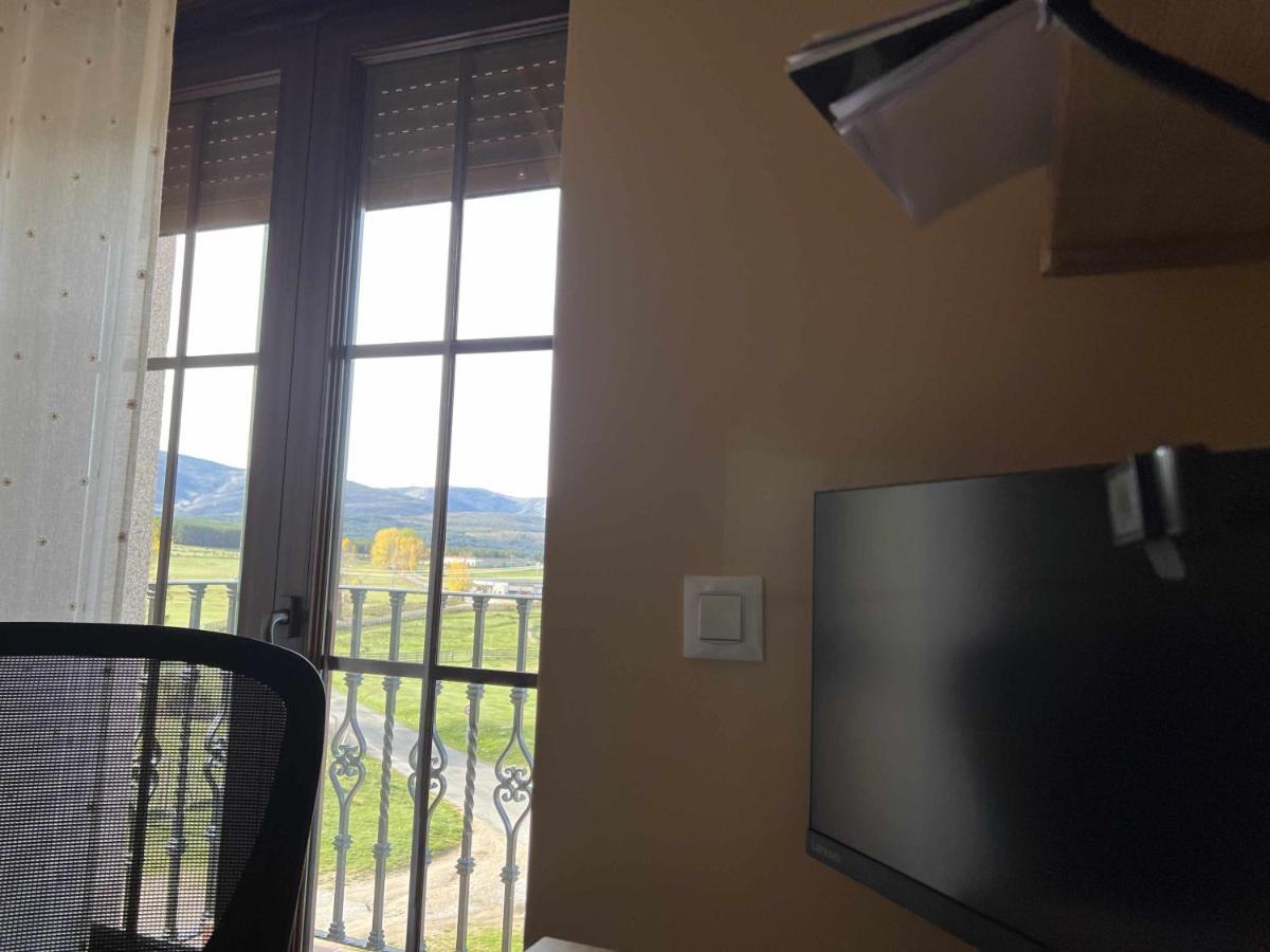 Appartamento La Nava De Gredos Acogedor Piso Con Vistas Navarredonda Esterno foto
